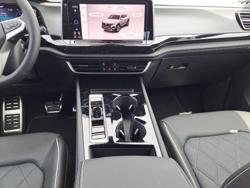 2026 Volkswagen Atlas Cross Sport SEL Premium R-Line 4Motion