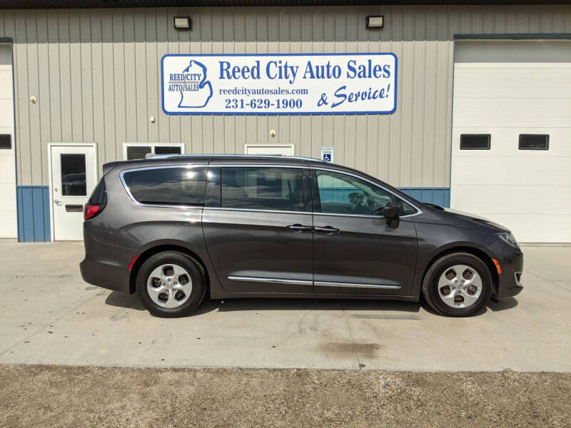 2017 Chrysler Pacifica Touring-L Plus