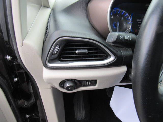 2017 Chrysler Pacifica Touring-L