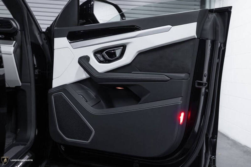 2023 Lamborghini Urus S