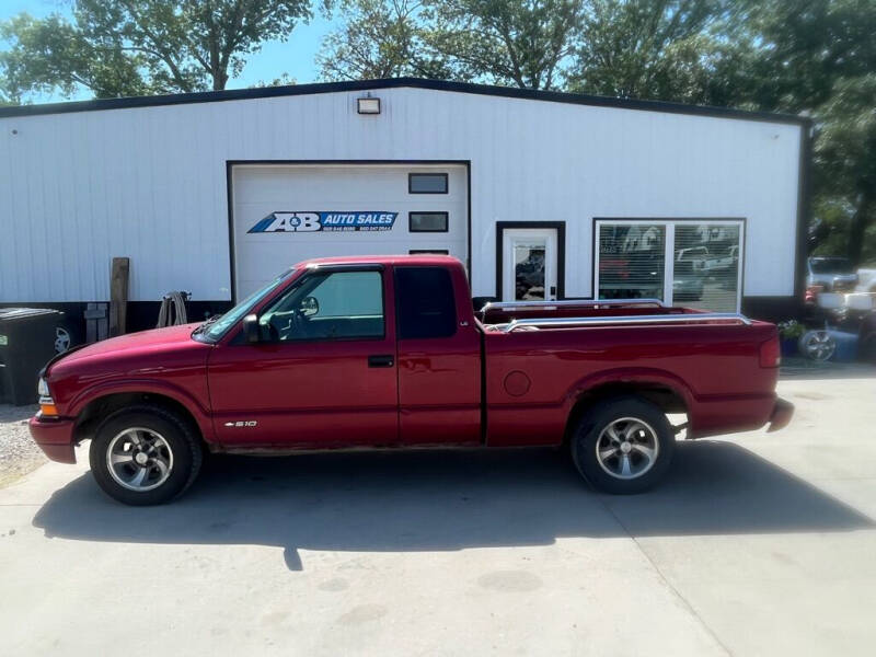 2001 Chevrolet S-10 for sale at A & B AUTO SALES in Chillicothe MO
