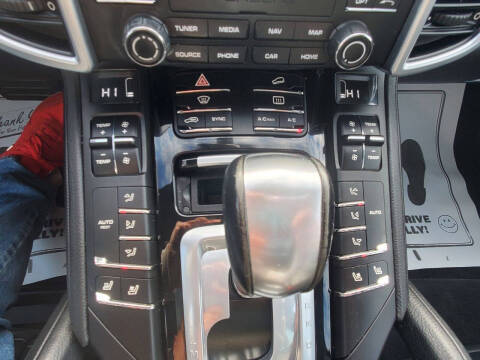 2017 Porsche Cayenne Platinum Edition