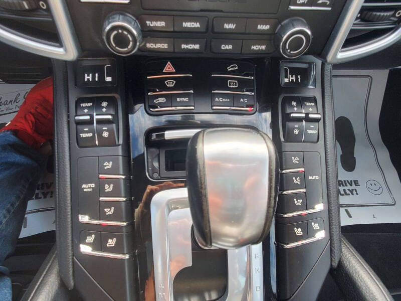 2017 Porsche Cayenne Platinum Edition