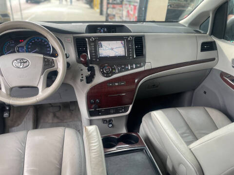 2012 Toyota Sienna XLE 7-Passenger