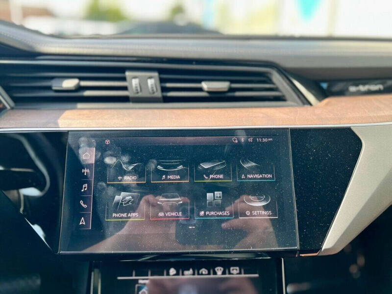 2019 Audi e-tron quattro Prestige