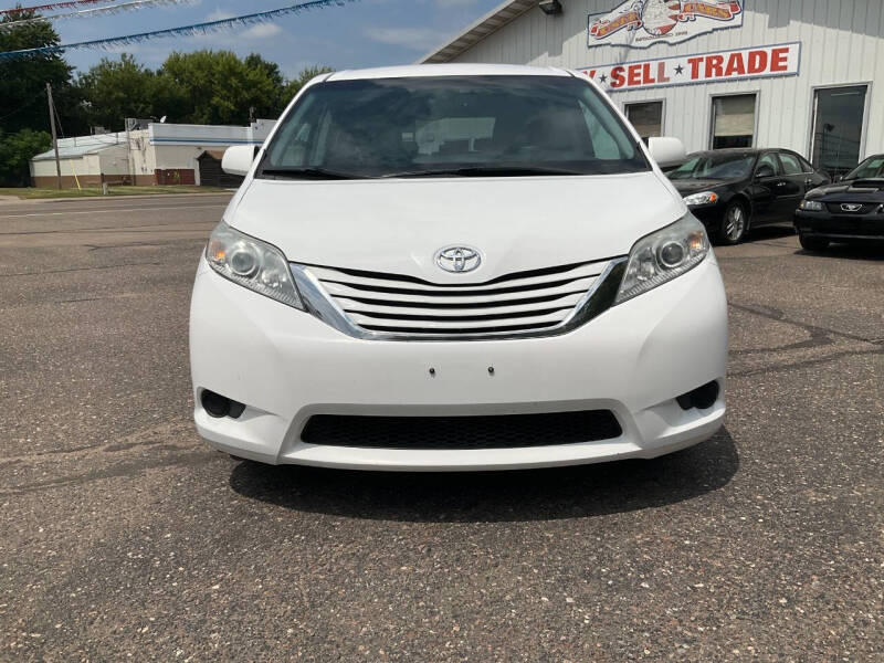 2017 Toyota Sienna LE 7-Passenger