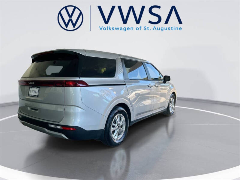 2023 Kia Carnival LX