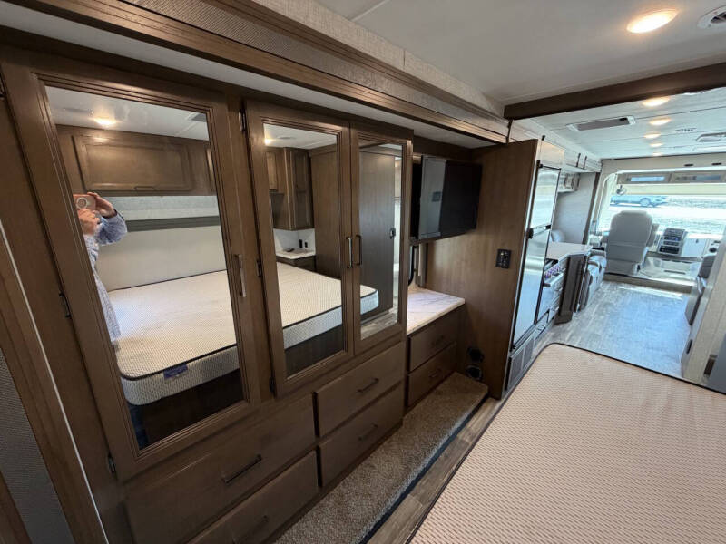 2022 Thor Motor Coach Hurricane 29M