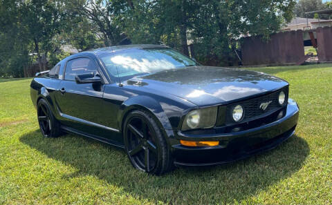 2005 Ford Mustang GT Deluxe