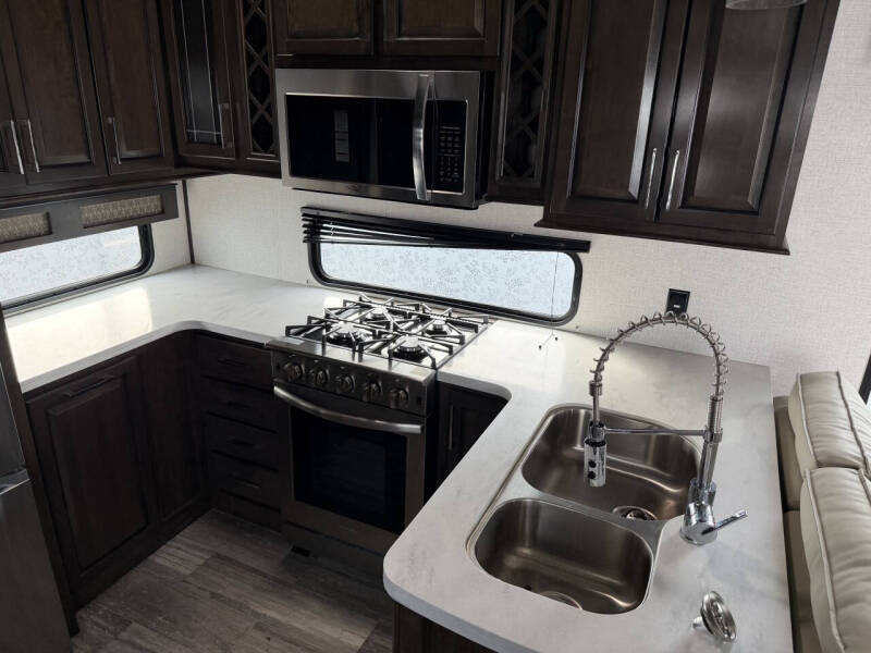 2022 Dutchman Rv 5th wheel