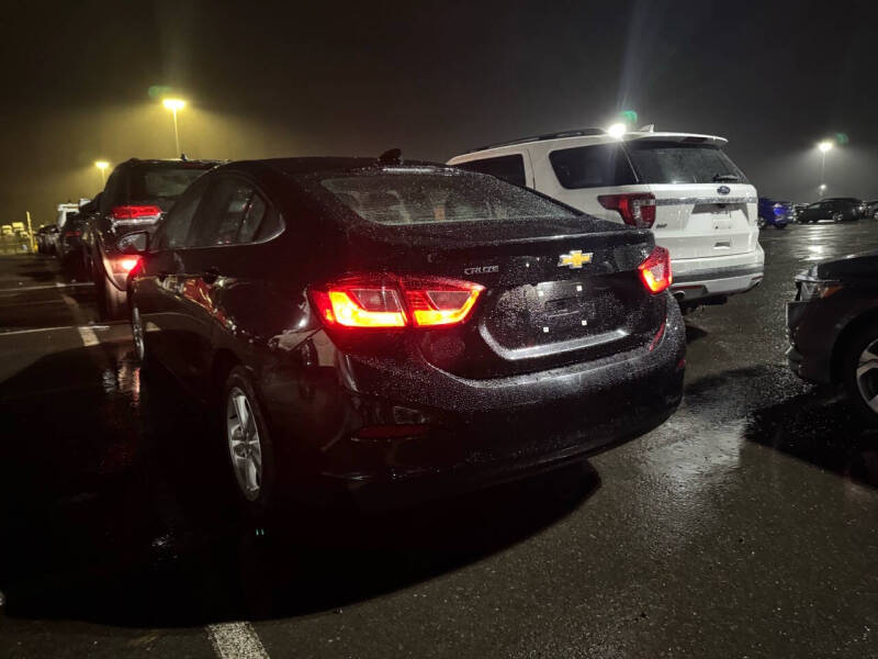 Image 4 of 2017 Chevrolet Cruze LT Auto