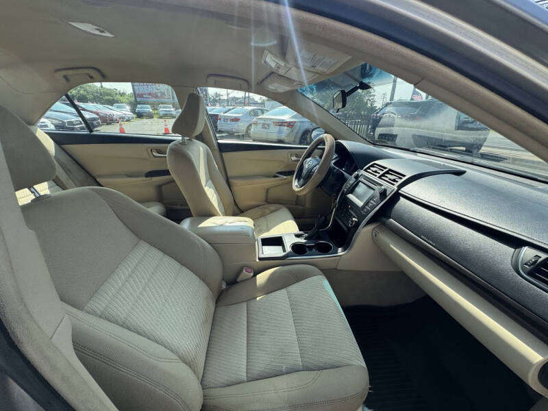2017 Toyota Camry LE