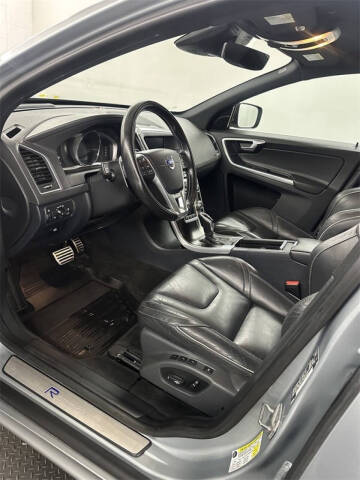 2017 Volvo XC60 T6 R-Design