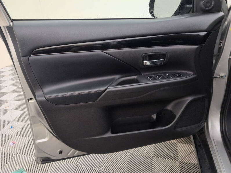 2019 Mitsubishi Outlander SE