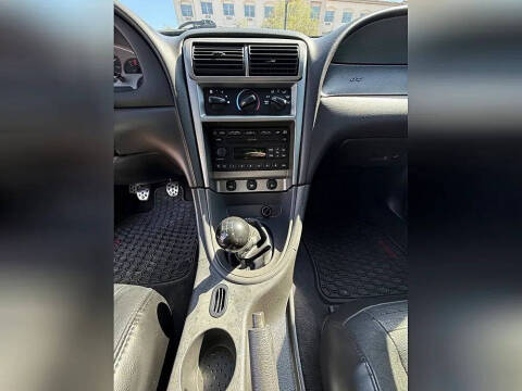 2004 Ford Mustang GT Deluxe