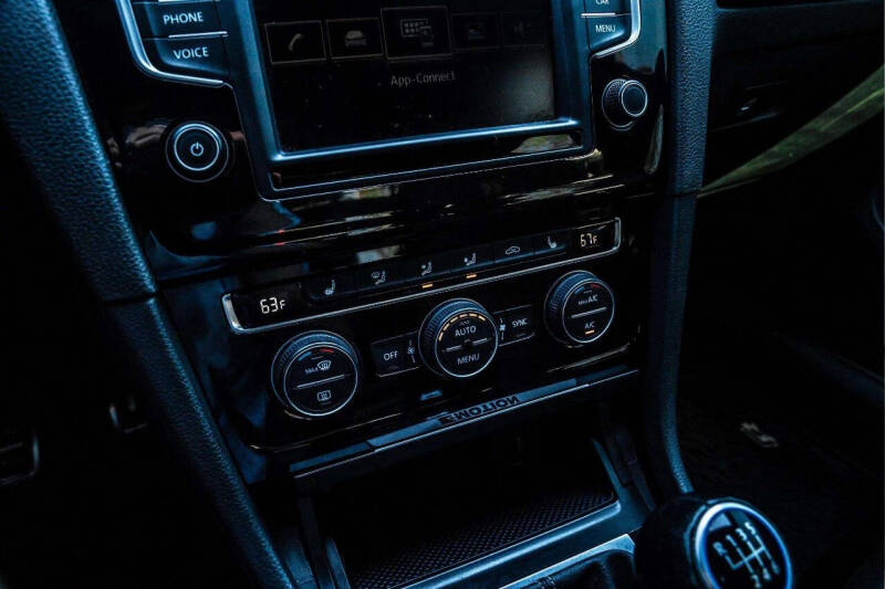 2016 Volkswagen Golf R 4Motion