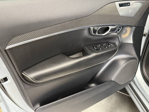 2016 Volvo XC90 T6 R-Design