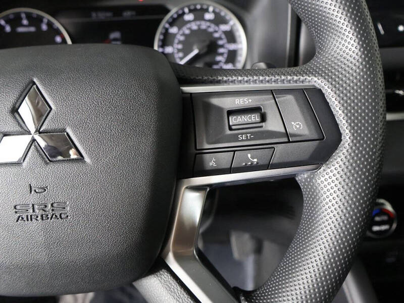 2025 Mitsubishi Outlander ES