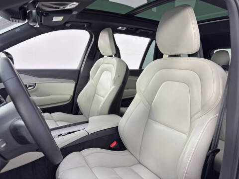 2022 Volvo XC90 Recharge T8 R-Design