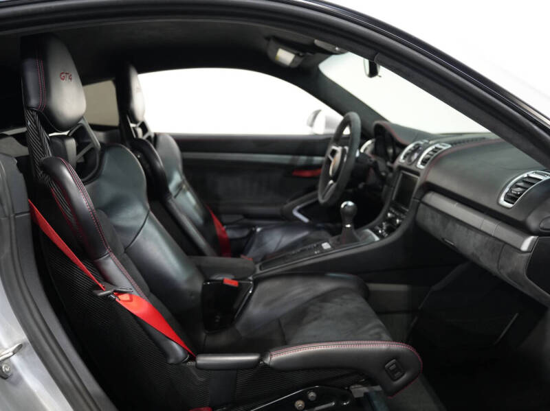 2016 Porsche Cayman GT4