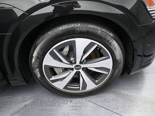 2024 Audi Q8 e-tron quattro Premium Plus