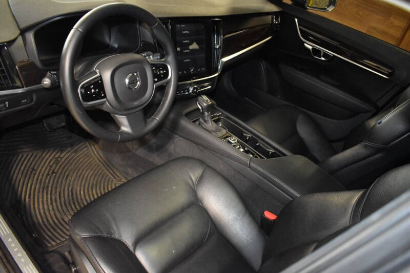 2017 Volvo S90 T5 Momentum