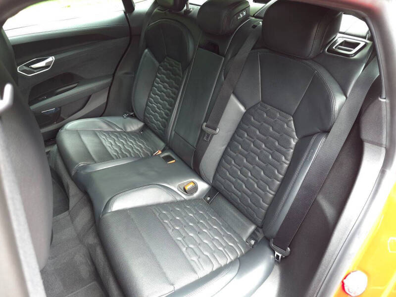 2024 Audi e-tron GT quattro Premium Plus