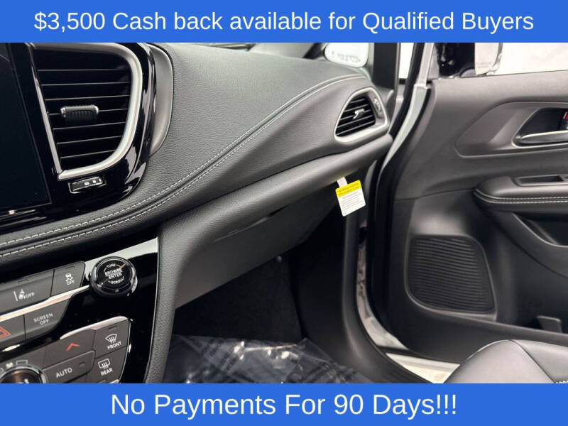 2026 Chrysler Pacifica Select