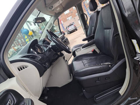 2013 Chrysler Town and Country Touring