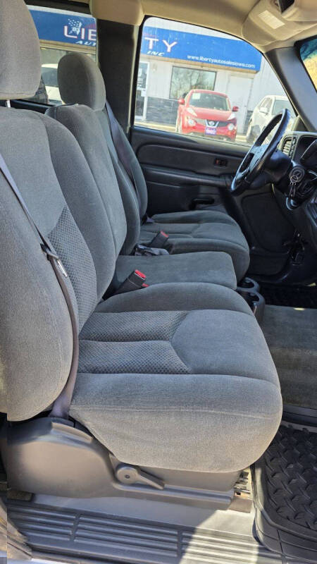 2004 Chevrolet Silverado 1500 LS