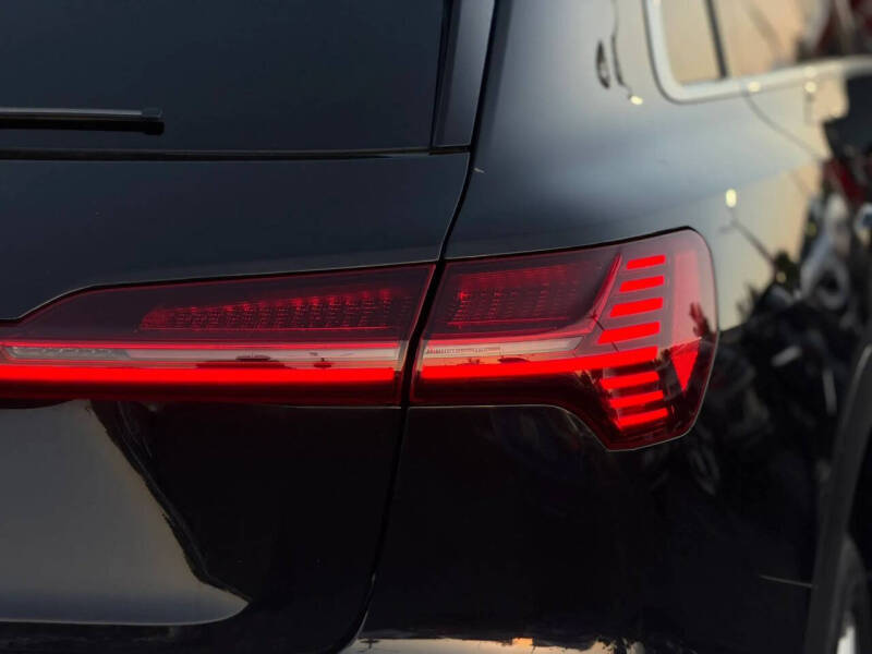 2019 Audi e-tron quattro Premium Plus