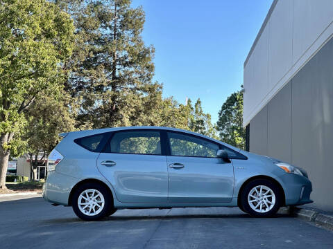 2013 Toyota Prius v Three