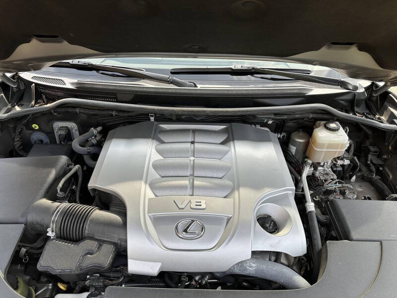 2019 Lexus LX 570 Three-Row