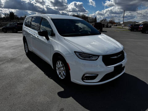 2025 Chrysler Pacifica Select