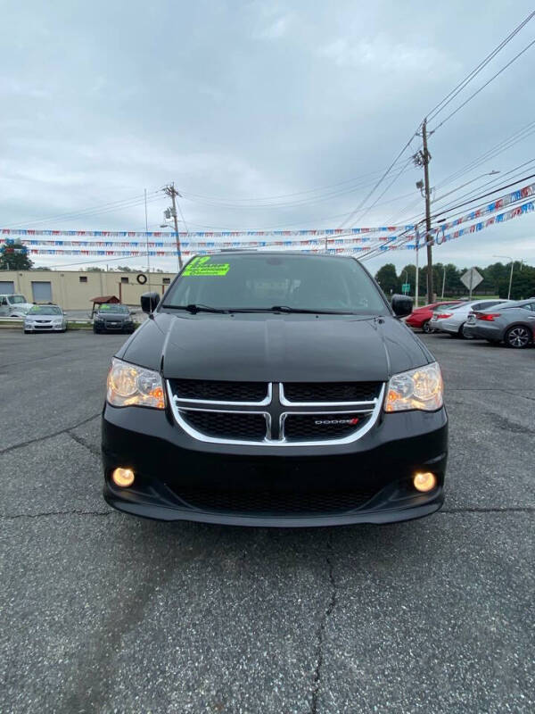 Used 2019 Dodge Grand Caravan SXT with VIN 2C4RDGCG6KR564306 for sale in New Castle, DE