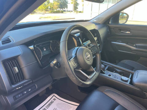 2022 Nissan Pathfinder SL