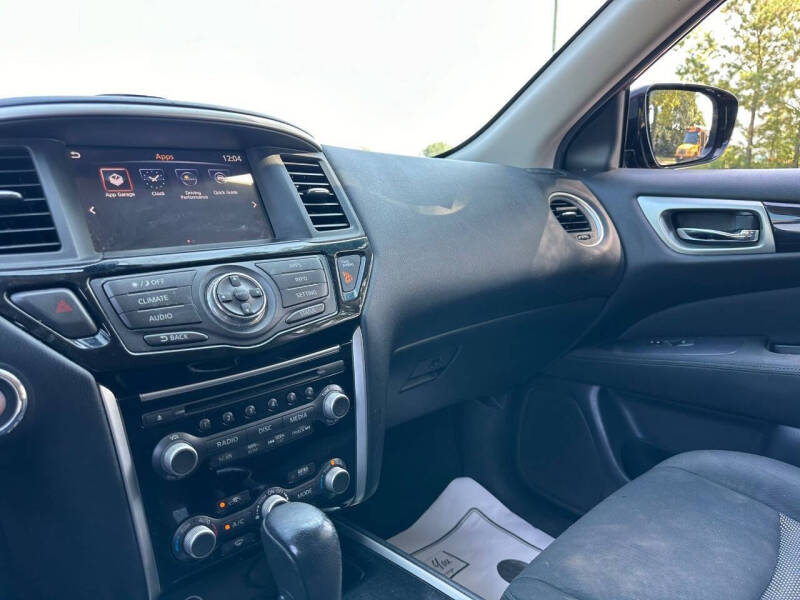 2017 Nissan Pathfinder SV