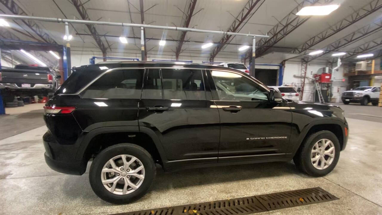 2022 Jeep Grand Cherokee for sale at Victoria Auto Sales in Victoria, MN