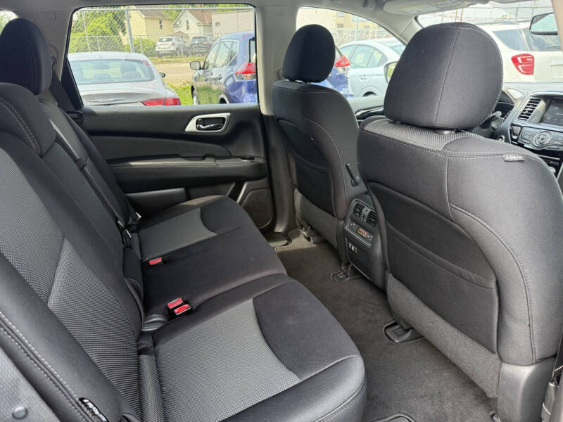 2019 Nissan Pathfinder SV