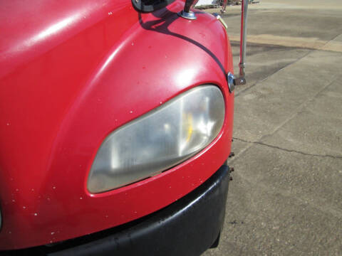 2005 Freightliner Business class M2