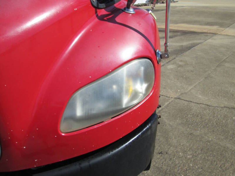 2005 Freightliner Business class M2