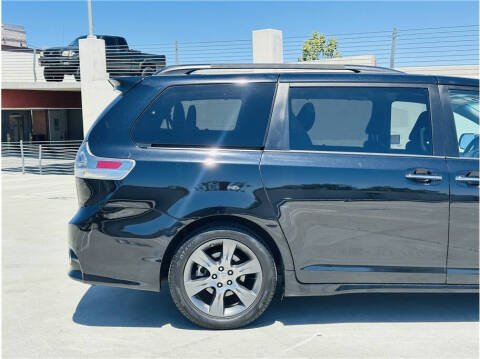 2016 Toyota Sienna SE Premium 8-Passenger