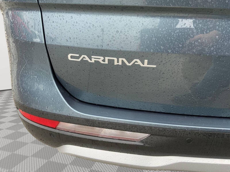 2024 Kia Carnival EX