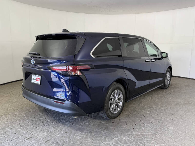 2022 Toyota Sienna XLE 7-Passenger