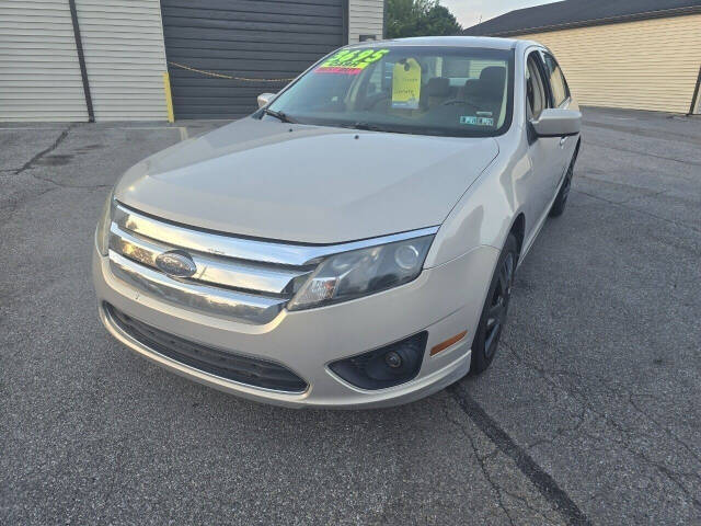 2010 Ford Fusion for sale at QUEENSGATE AUTO SALES in York, PA