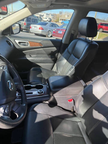 2017 Nissan Pathfinder Platinum