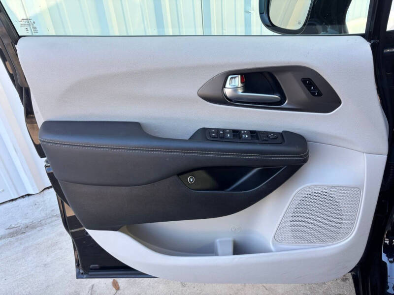 2024 Chrysler Pacifica Plug-In Hybrid Select