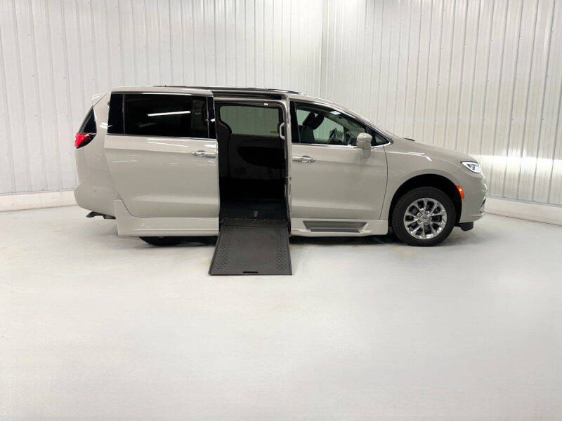 2021 Chrysler Pacifica Touring L