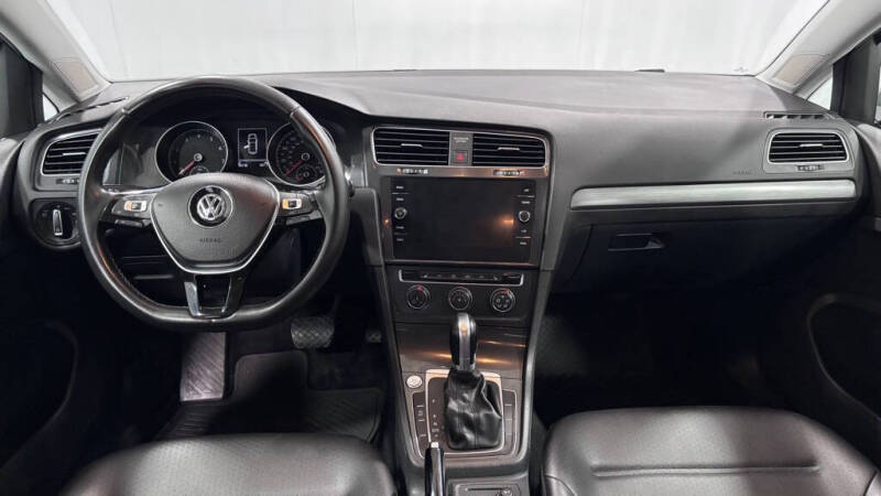 2019 Volkswagen Golf SE