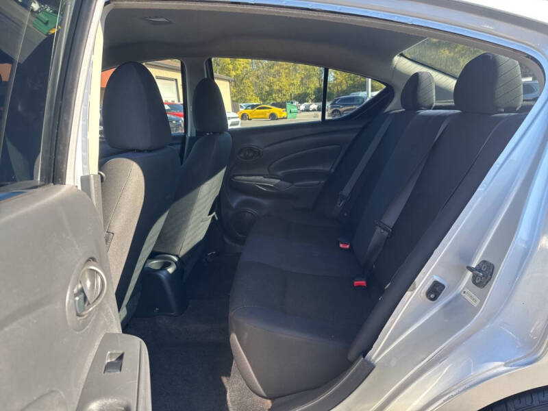 2012 Nissan Versa 1.6 SV